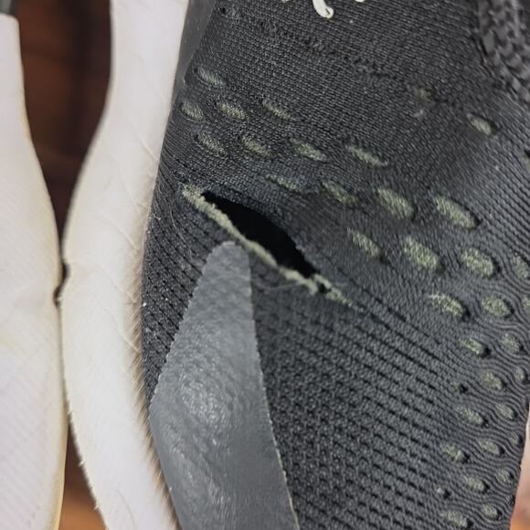 Nike Air Max 270 Mens Black And White Size 12 Low Top Shoes Sneakers AH8050-002 - Picture 7 of 11